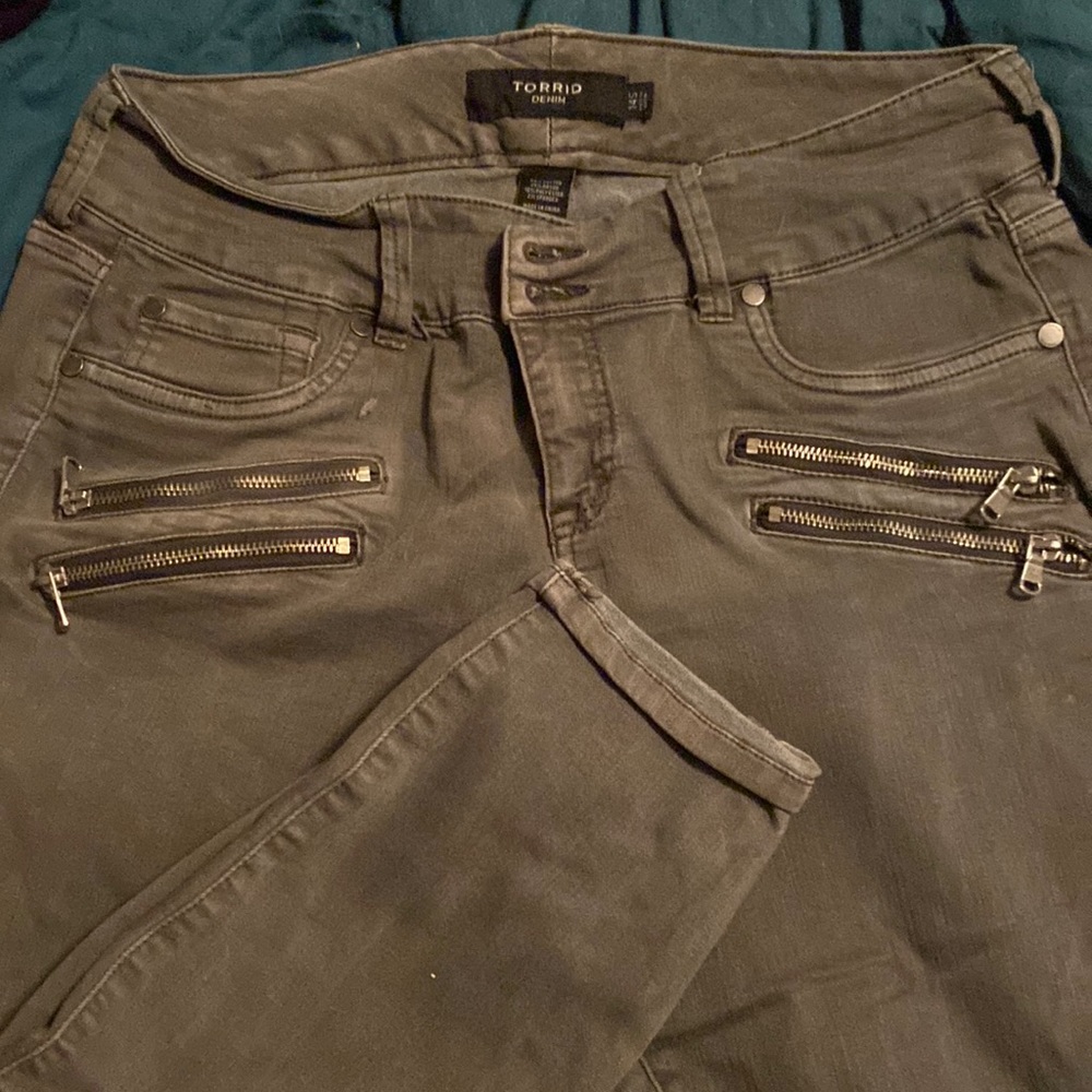 GUC torrid gray jeans 14S